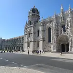 Go Native Lisbon - Principe Real Apartment Lisbon