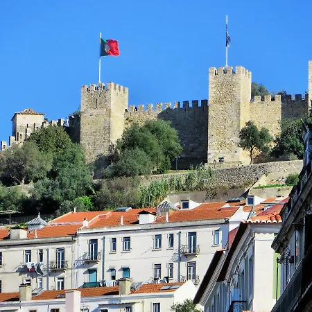 Go Native Lisbon - Principe Real Apartment